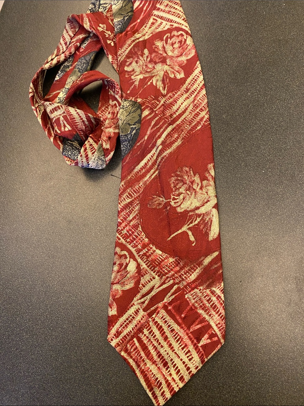 Chez Roffe Men's Red Floral Silk Tie -